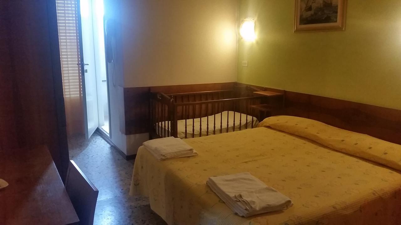 Hotel Pecci Rimini Kültér fotó